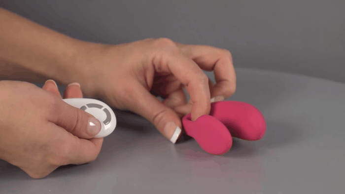 Dương Vật Giả 2 Đầu Mini Có Rung Kích Thích Les Hàng Chuẩn Dương Vật Giả 2 Đầu Mini Có Rung Kích Thích Les Hàng Chuẩn